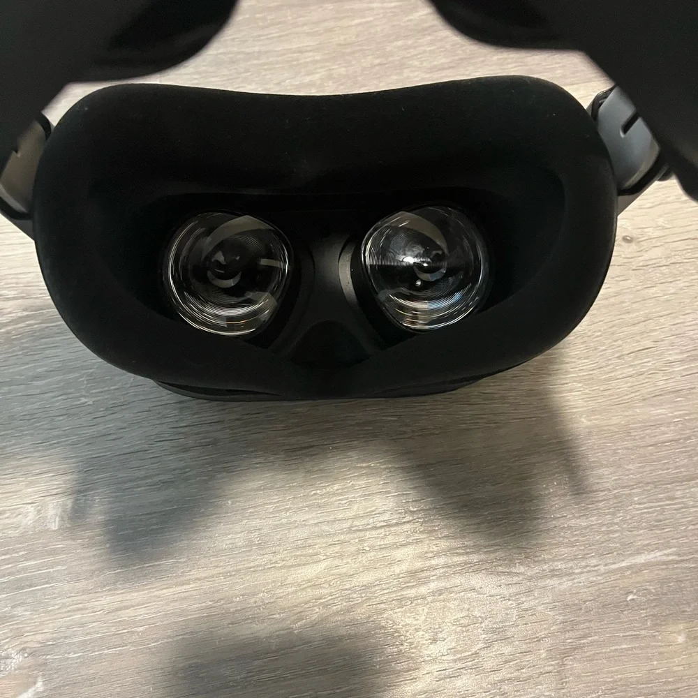 Meta Oculus VR Headset with Controllers and Protective Case